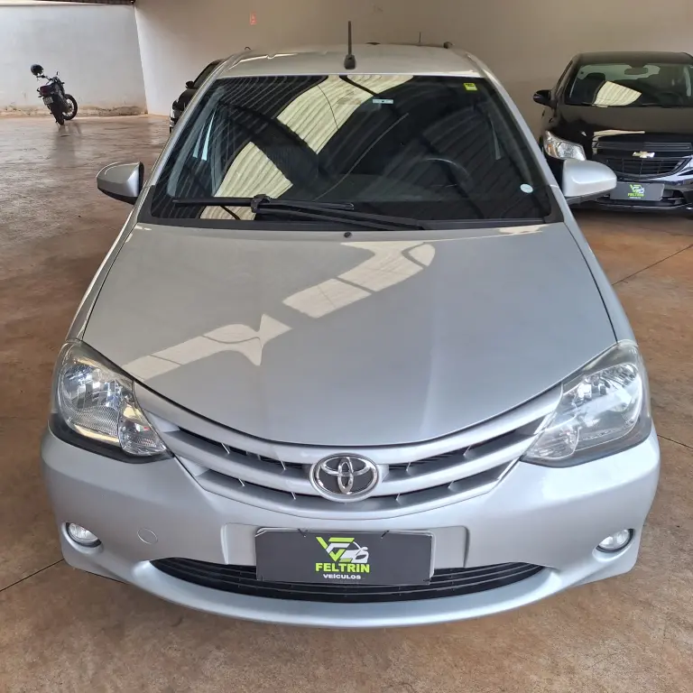 TOYOTA Etios Sedan - Foto