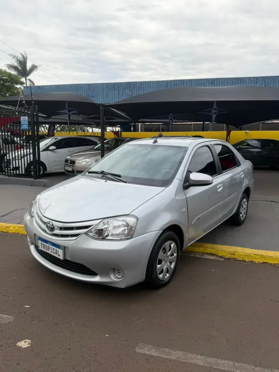 TOYOTA Etios Sedan - Foto