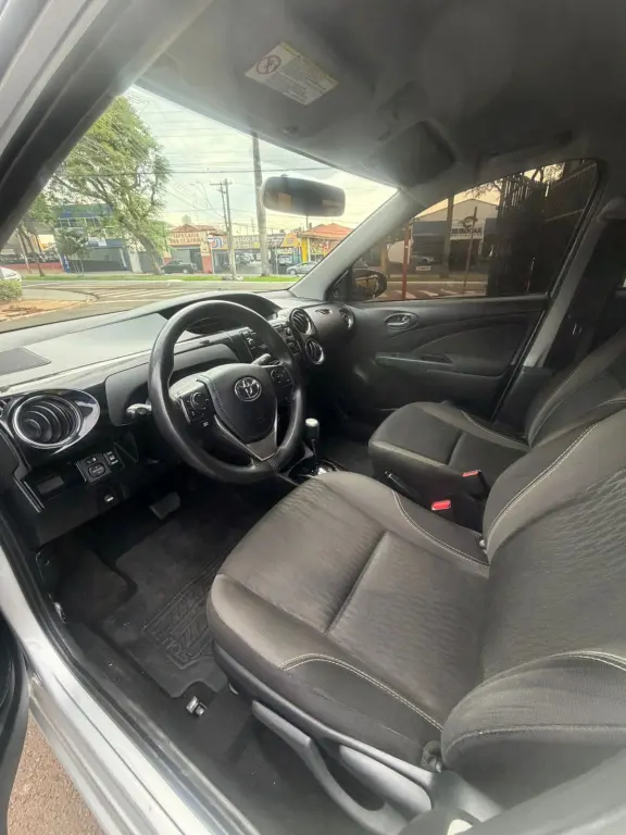 TOYOTA Etios Sedan - Foto