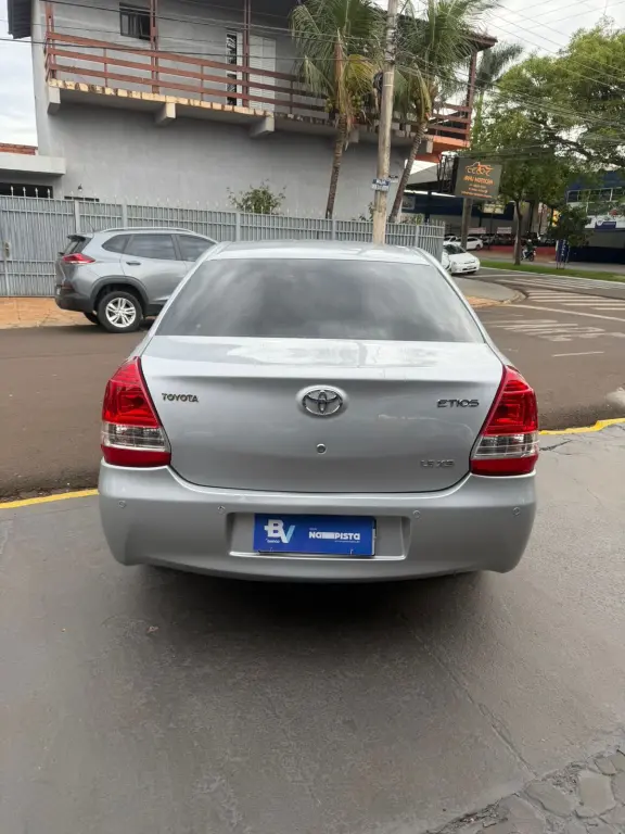TOYOTA Etios Sedan - Foto