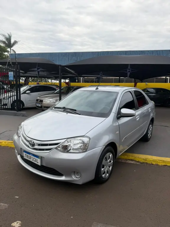 TOYOTA Etios Sedan - Foto