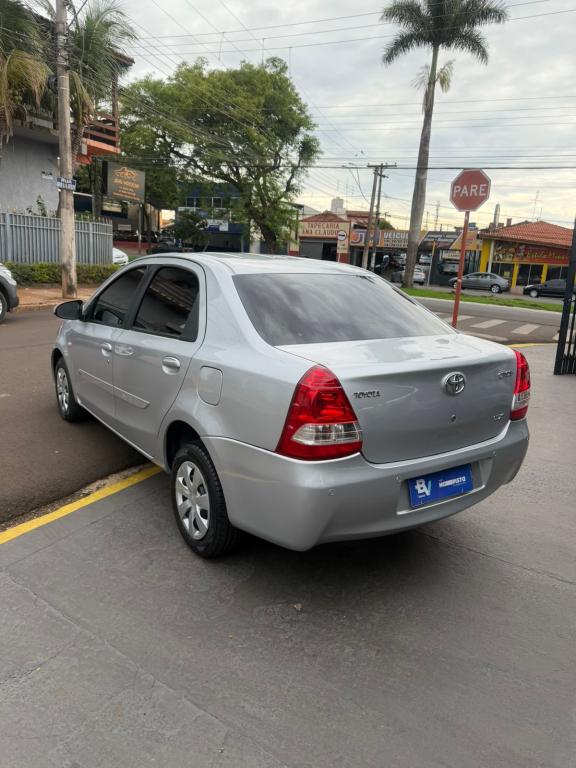 TOYOTA Etios Sedan - Foto