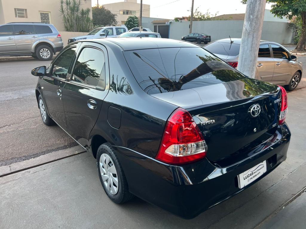 TOYOTA Etios Sedan - Foto