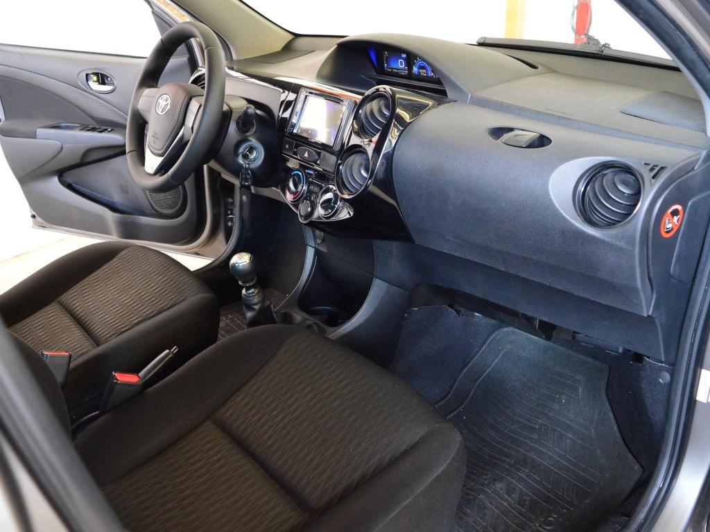 TOYOTA Etios Sedan - Foto