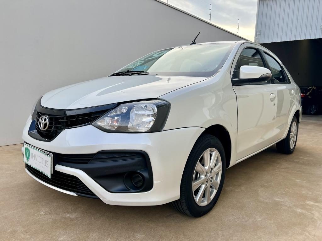 TOYOTA Etios Sedan - Foto