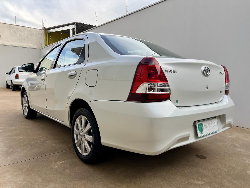 TOYOTA Etios Sedan - Foto