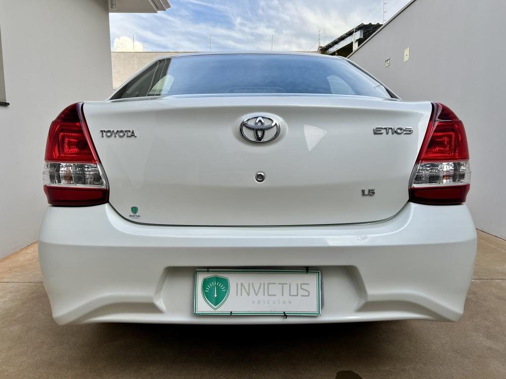 TOYOTA Etios Sedan - Foto
