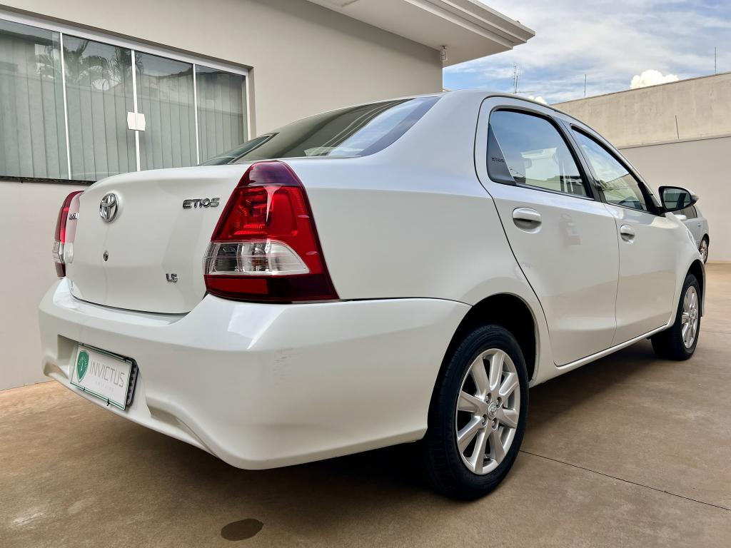 TOYOTA Etios Sedan - Foto