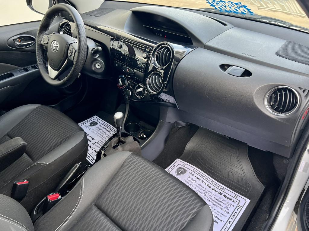 TOYOTA Etios Sedan - Foto