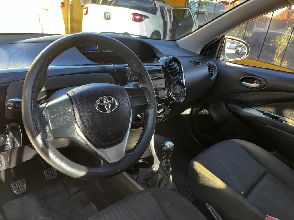 TOYOTA Etios Sedan - Foto