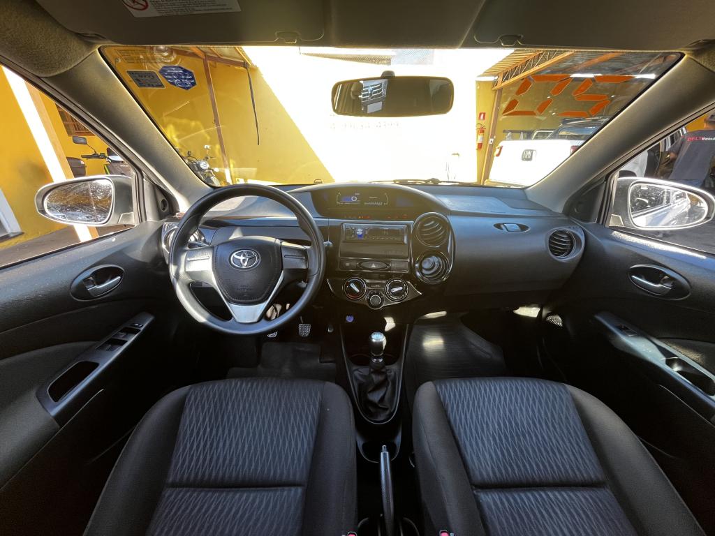 TOYOTA Etios Sedan - Foto