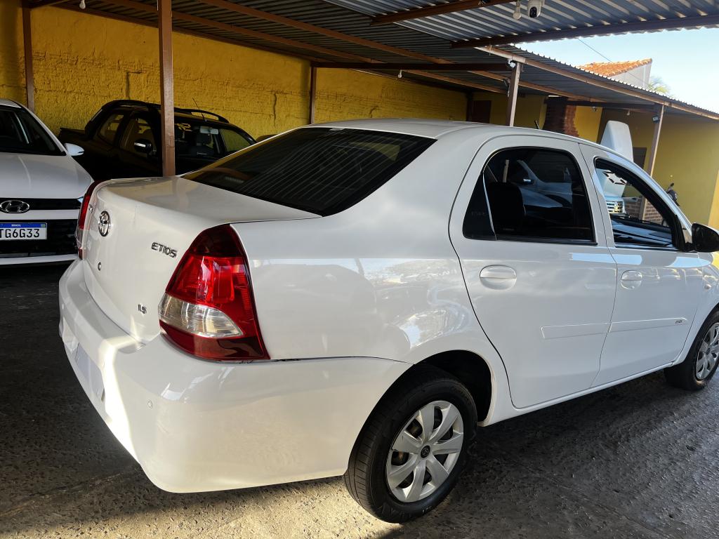 TOYOTA Etios Sedan - Foto
