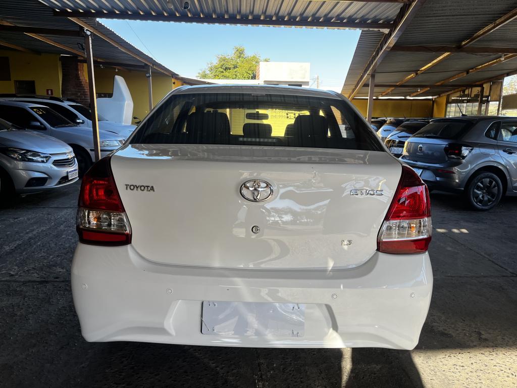 TOYOTA Etios Sedan - Foto