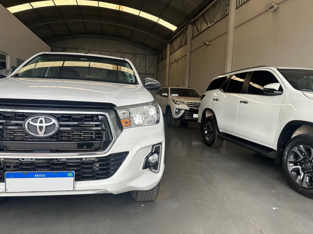 TOYOTA Hilux Caminhonete - Foto