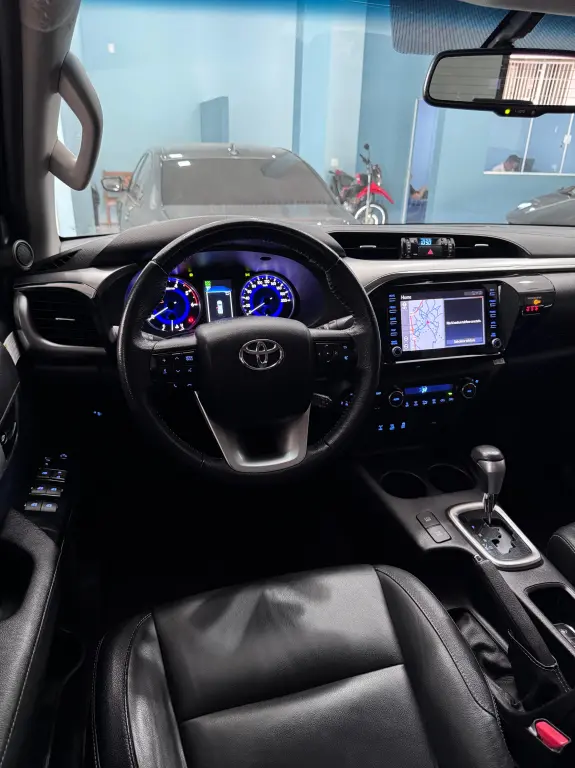 TOYOTA Hilux Caminhonete - Foto