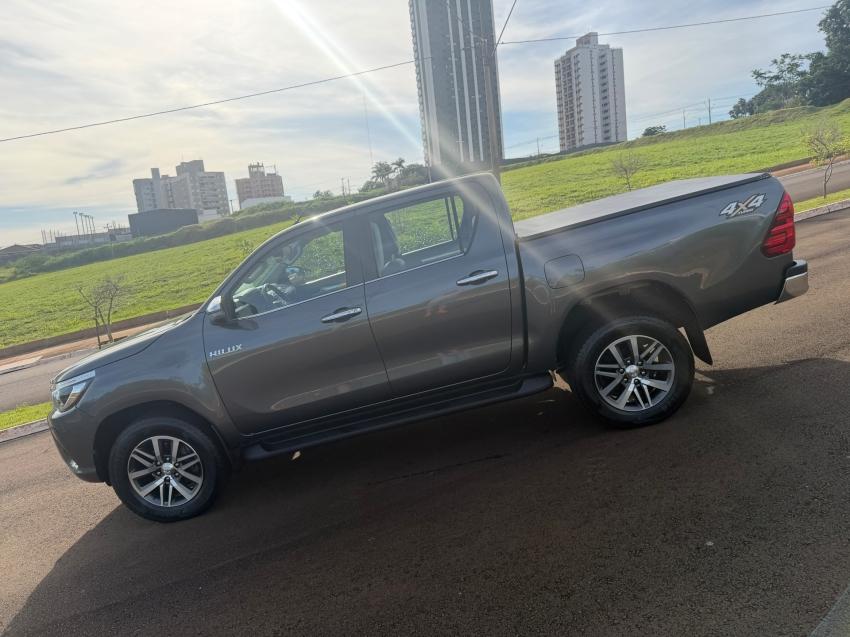 TOYOTA Hilux Caminhonete - Foto