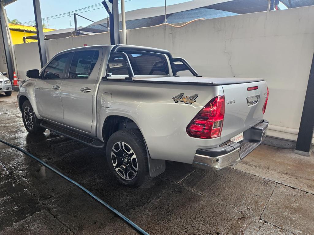 TOYOTA Hilux Caminhonete - Foto