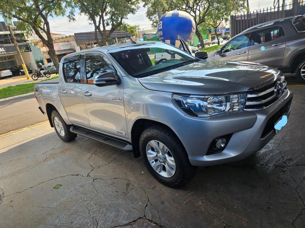 TOYOTA Hilux Caminhonete - Foto
