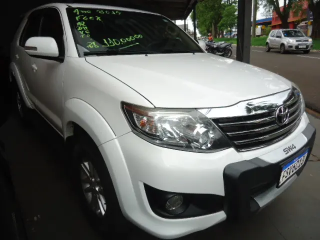 TOYOTA Hilux SW4 - Foto