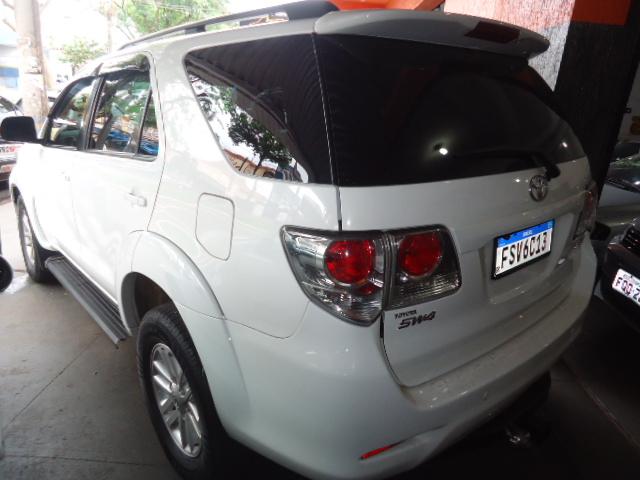 TOYOTA Hilux SW4 - Foto