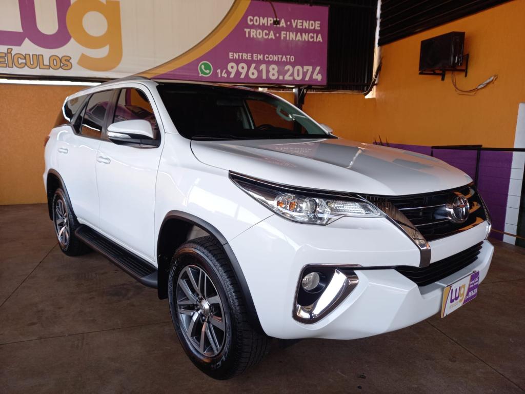 TOYOTA Hilux SW4 - Foto