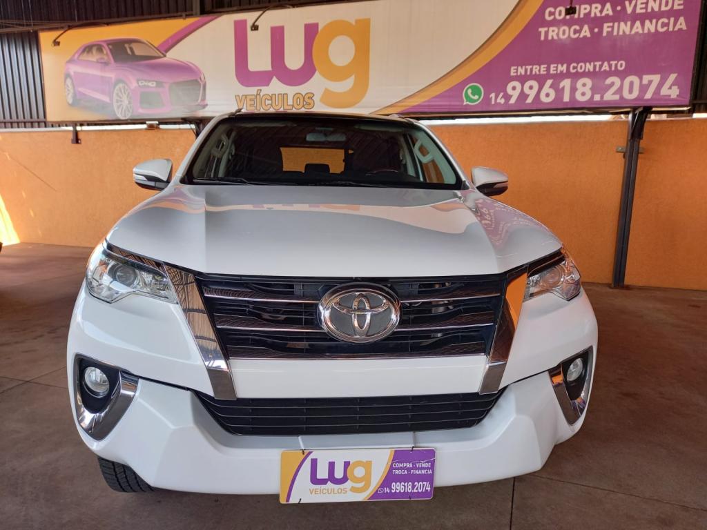 TOYOTA Hilux SW4 - Foto