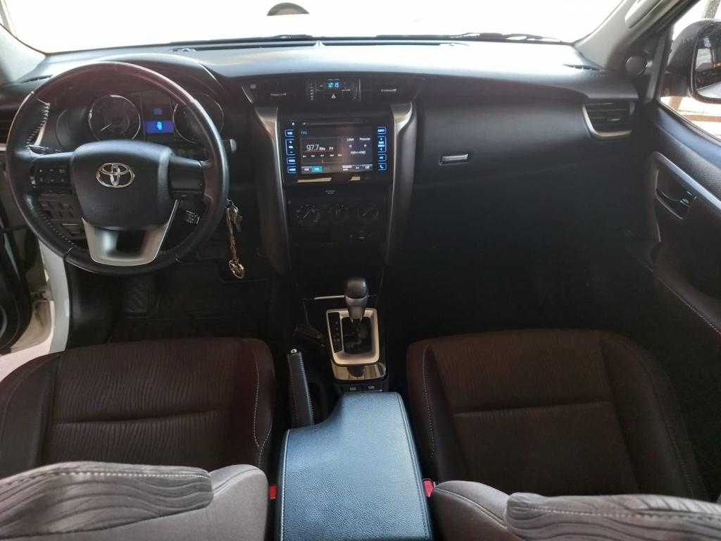 TOYOTA Hilux SW4 - Foto