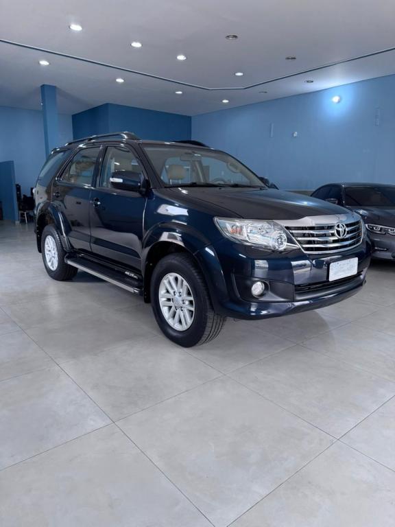 TOYOTA Hilux SW4 - Foto