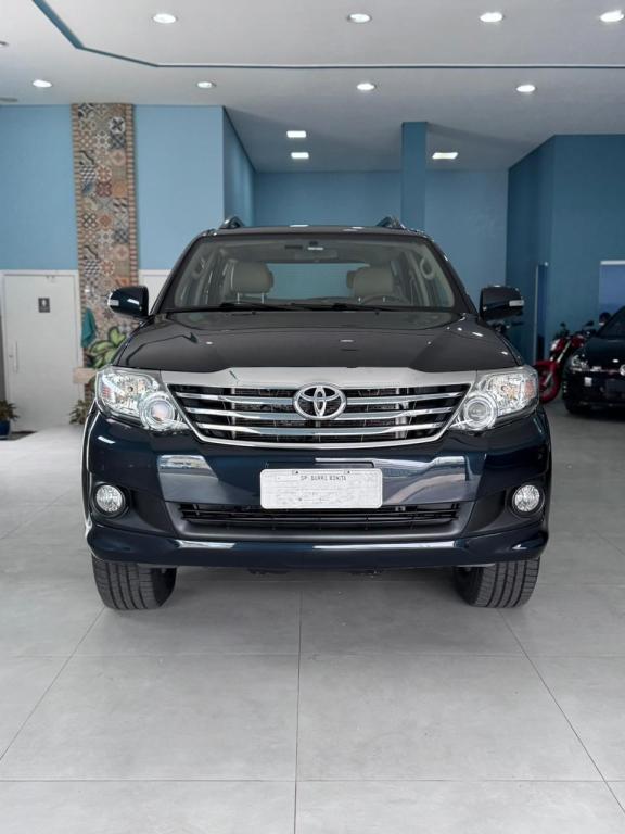 TOYOTA Hilux SW4 - Foto