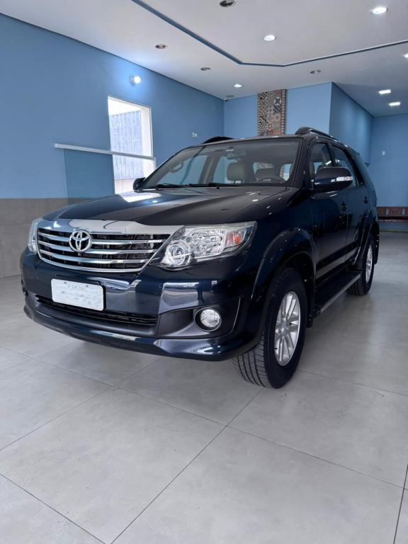TOYOTA Hilux SW4 - Foto