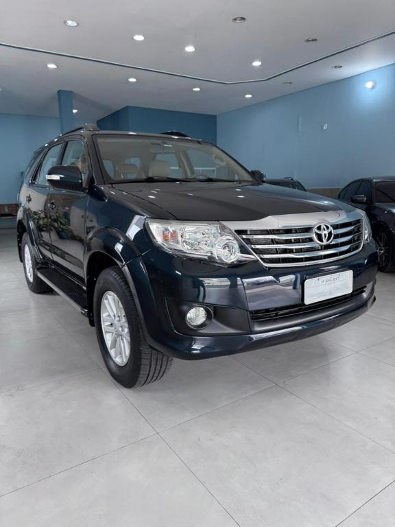 TOYOTA Hilux SW4 - Foto