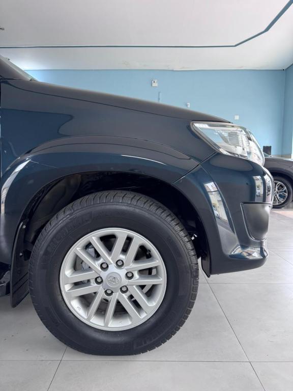 TOYOTA Hilux SW4 - Foto