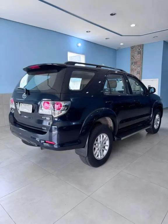 TOYOTA Hilux SW4 - Foto