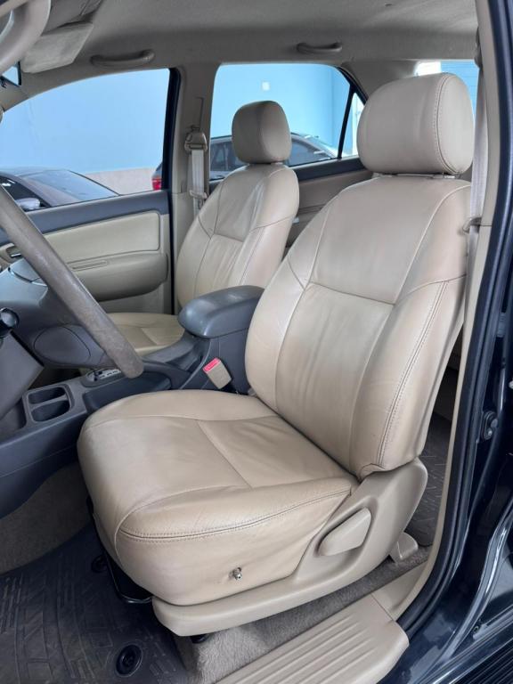 TOYOTA Hilux SW4 - Foto