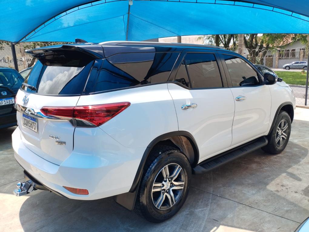 TOYOTA Hilux SW4 - Foto