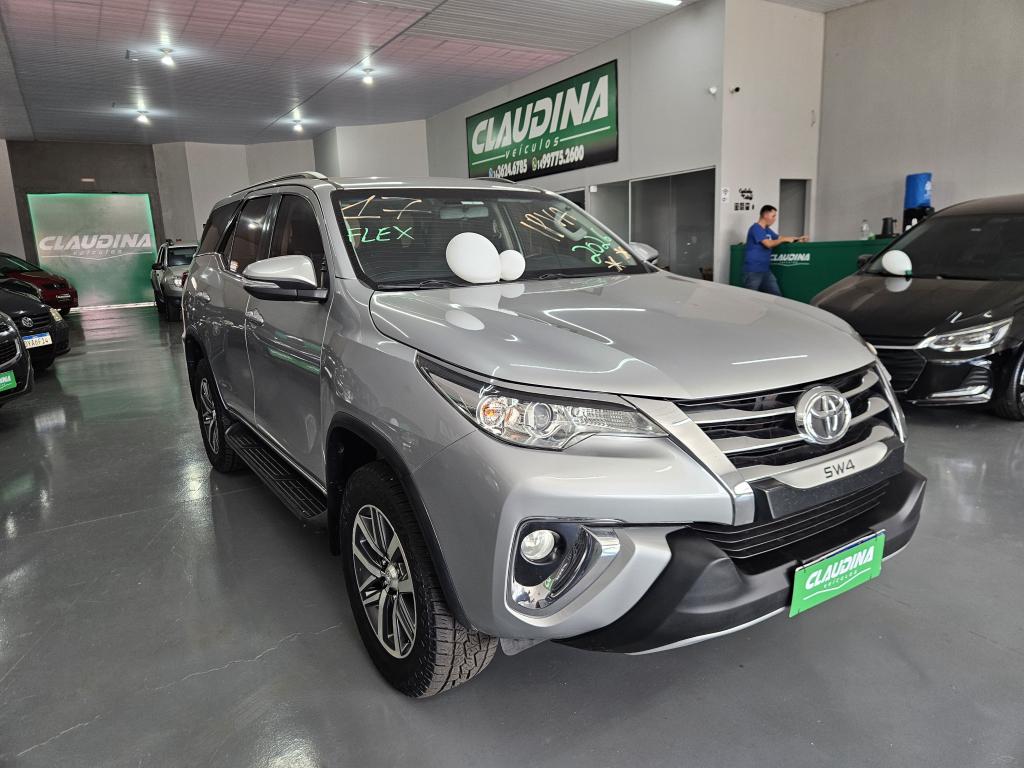 TOYOTA Hilux SW4