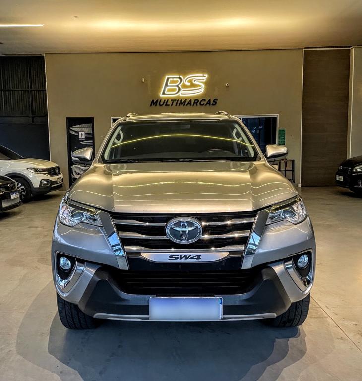 TOYOTA Hilux SW4 - Foto