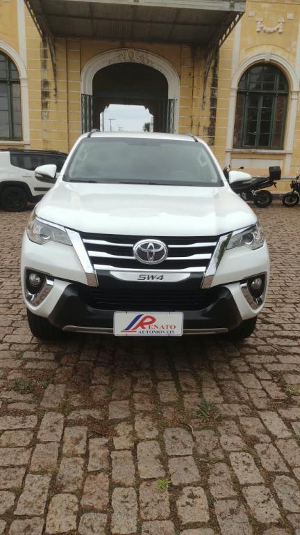 TOYOTA Hilux SW4 - Foto