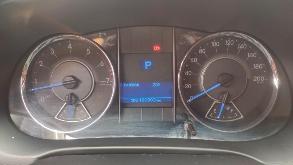 TOYOTA Hilux SW4 - Foto