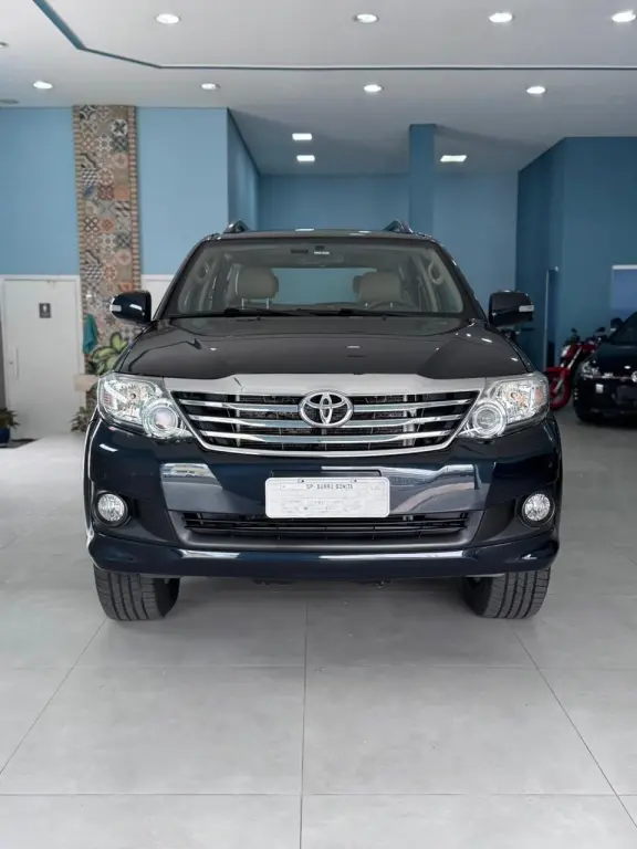 TOYOTA Hilux SW4 - Foto