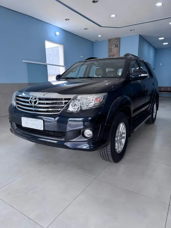 TOYOTA Hilux SW4 - Foto