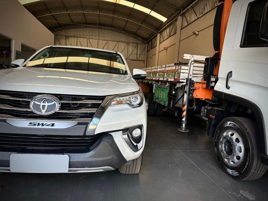 TOYOTA Hilux SW4 - Foto