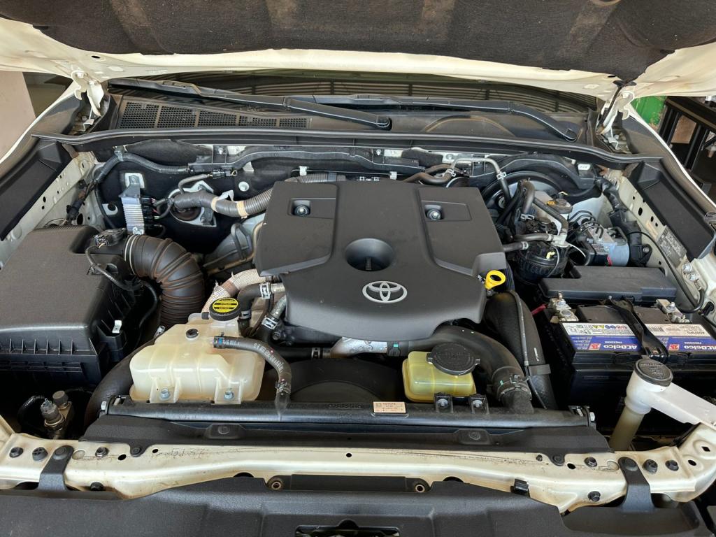 TOYOTA Hilux SW4 - Foto