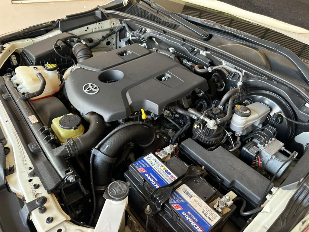 TOYOTA Hilux SW4 - Foto