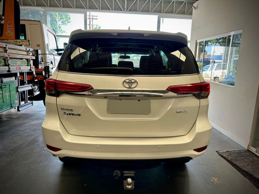 TOYOTA Hilux SW4 - Foto