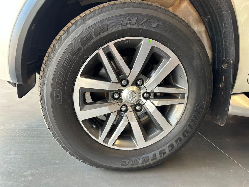 TOYOTA Hilux SW4 - Foto