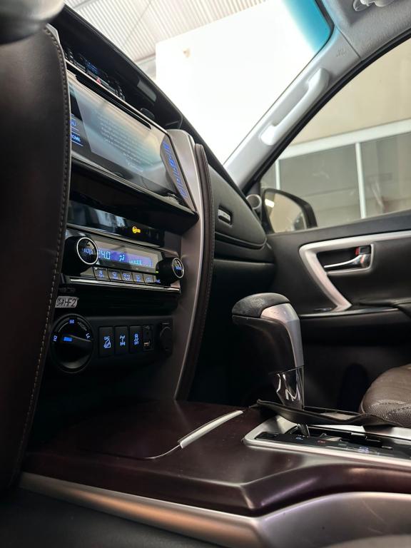 TOYOTA Hilux SW4 - Foto