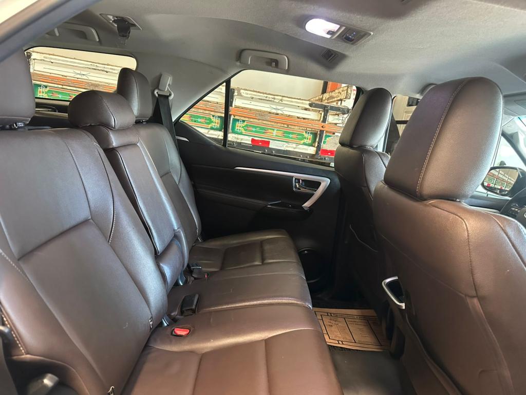 TOYOTA Hilux SW4 - Foto