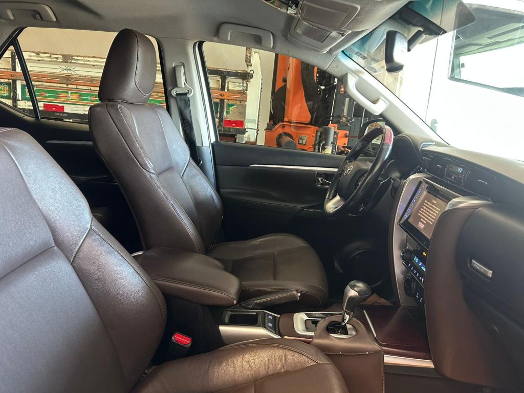 TOYOTA Hilux SW4 - Foto
