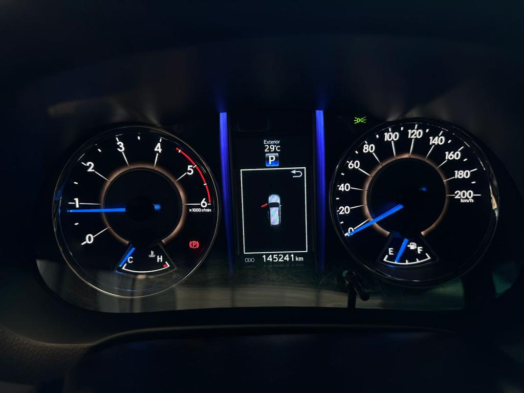 TOYOTA Hilux SW4 - Foto